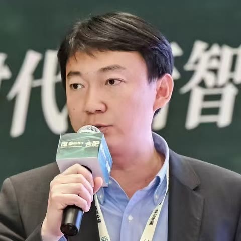 Wong Chih Chiang (Kentz) speaking at an industry event